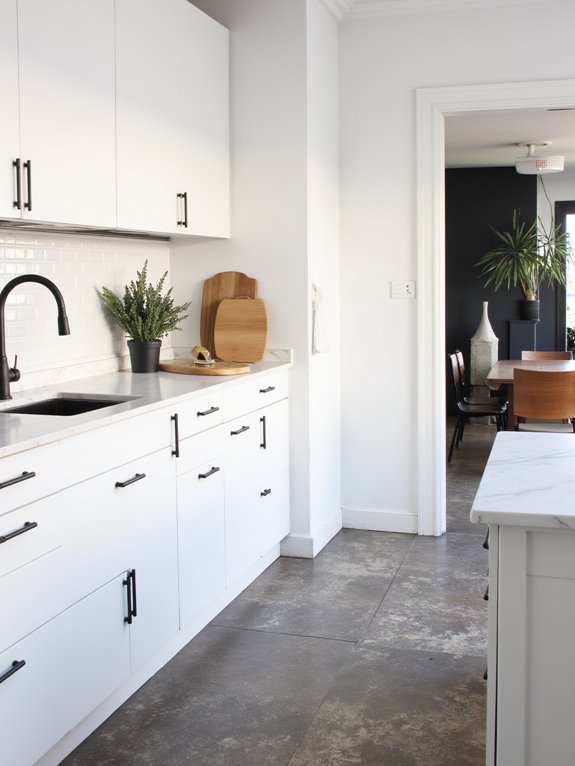 chic black or white hardware