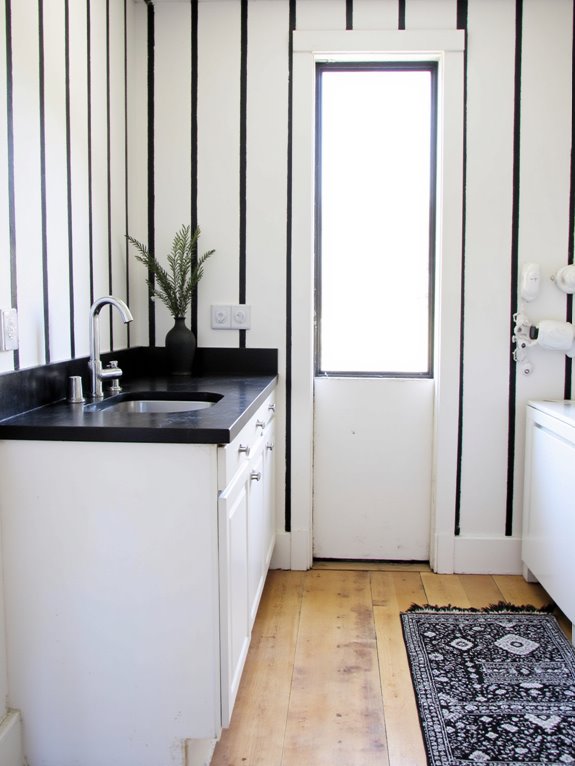 vertical lines enhance height