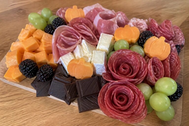 10 Halloween Charcuterie Board Ideas That Stun