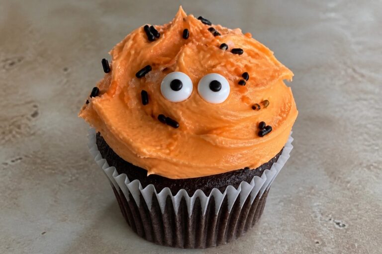 11 Simple Halloween Cupcake Ideas for Busy Bakers