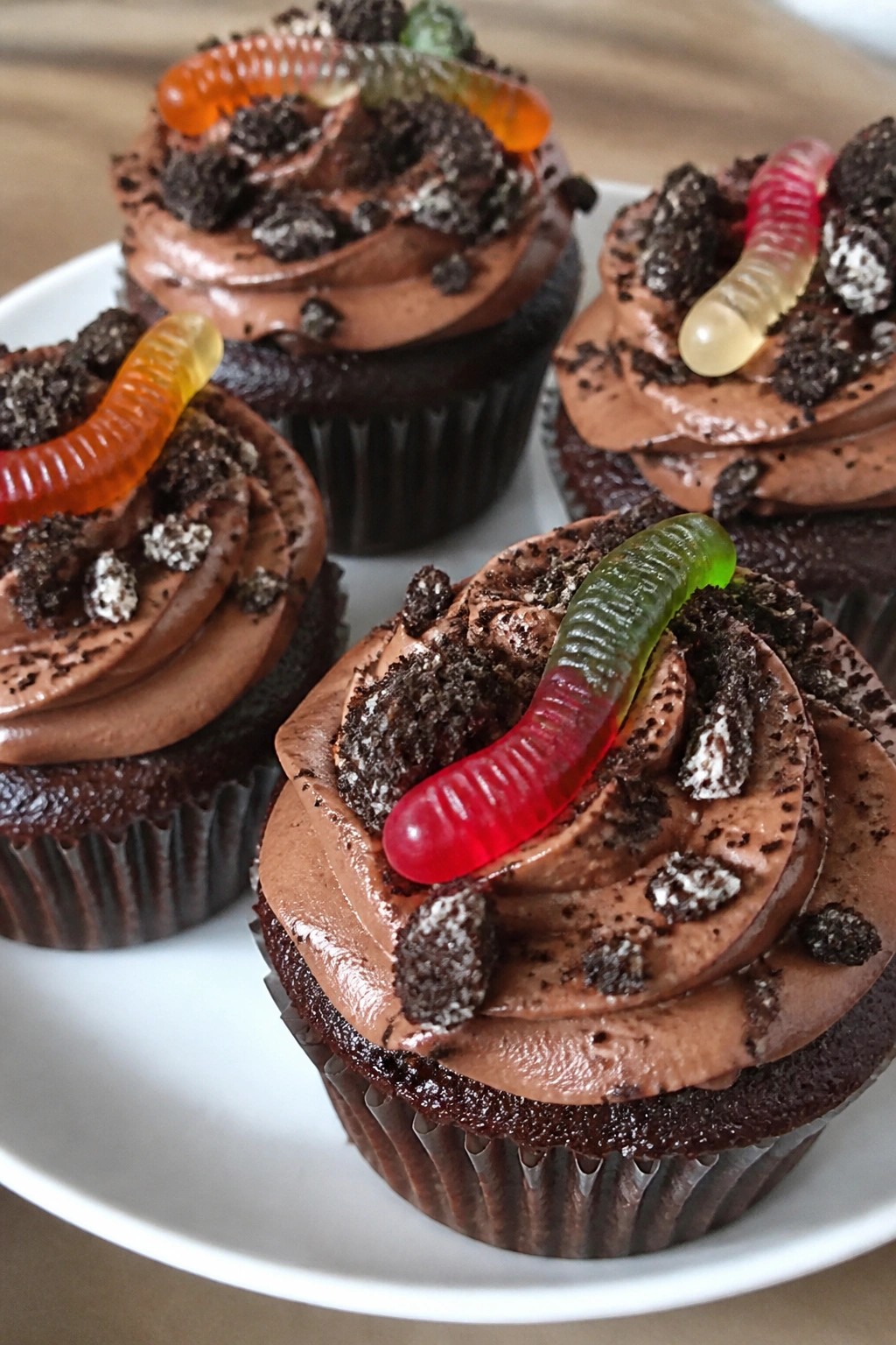 Gummy Worm Mudslide Cupcakes