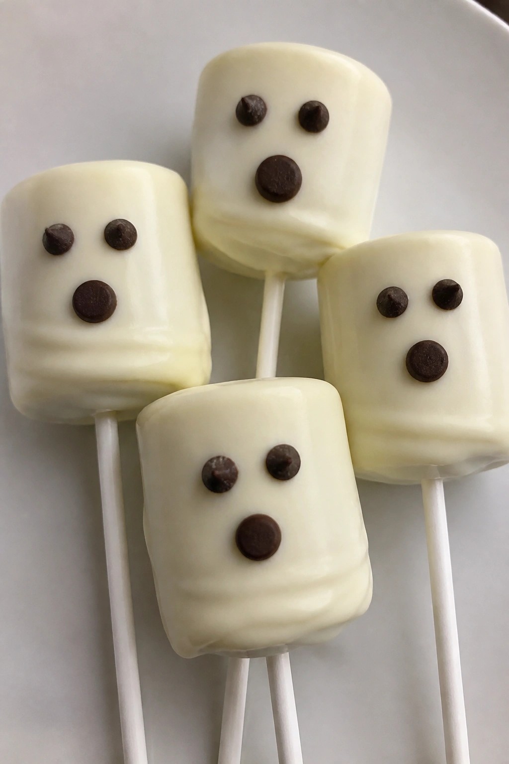Ghostly White Chocolate Marshmallow Pops