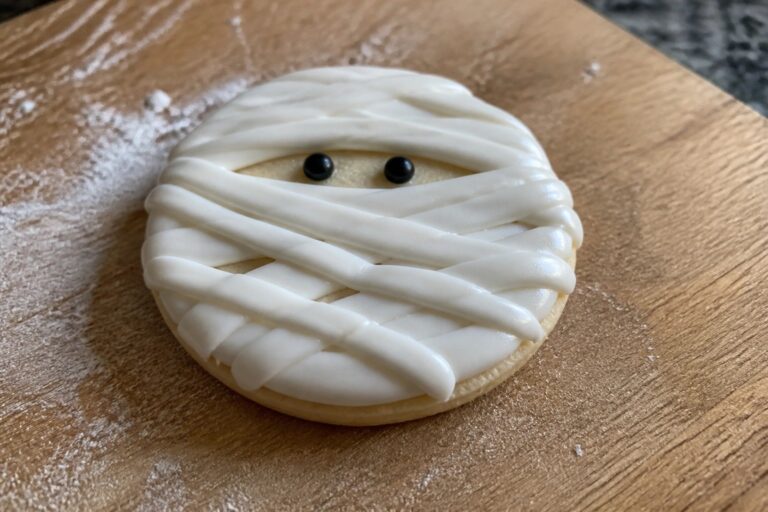 12 Decorated Halloween Cookies That Look Too Good to Eat