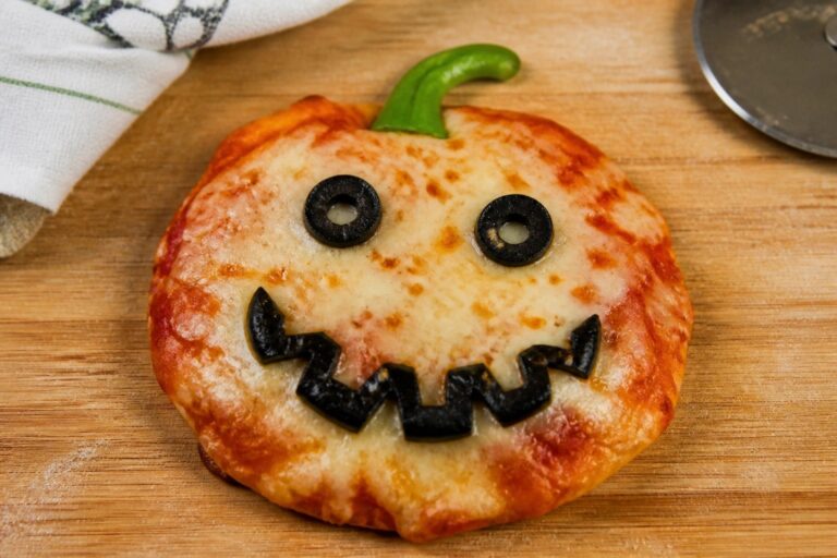 13 Halloween Pizza Ideas for Kids That Are Too Cute to Eat