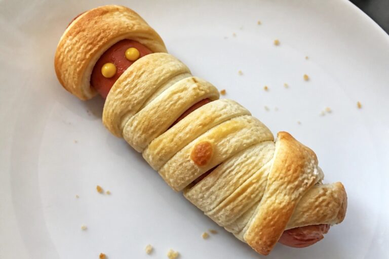 14 Halloween Snacks for Parties Everyone Will Munch On