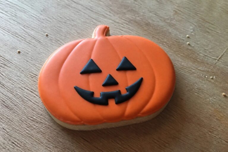 14 Halloween Treats for Parties That Guests Will Devour 14 Halloween Treats for Parties That Guests Will Devour