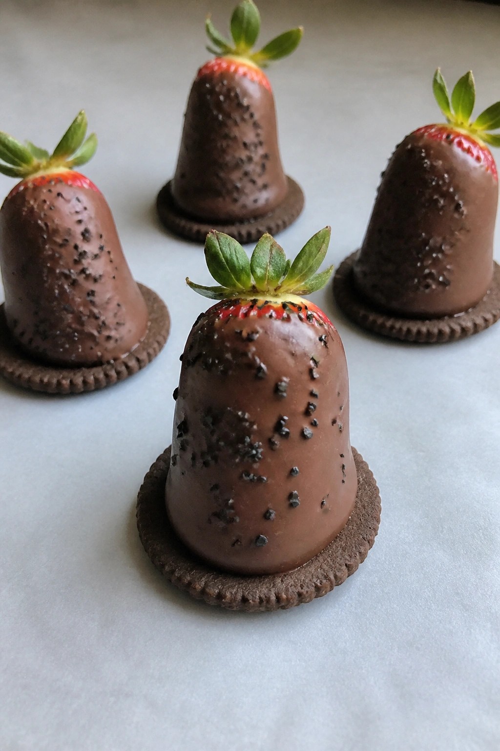 Witch Hat Chocolate-Dipped Strawberries
