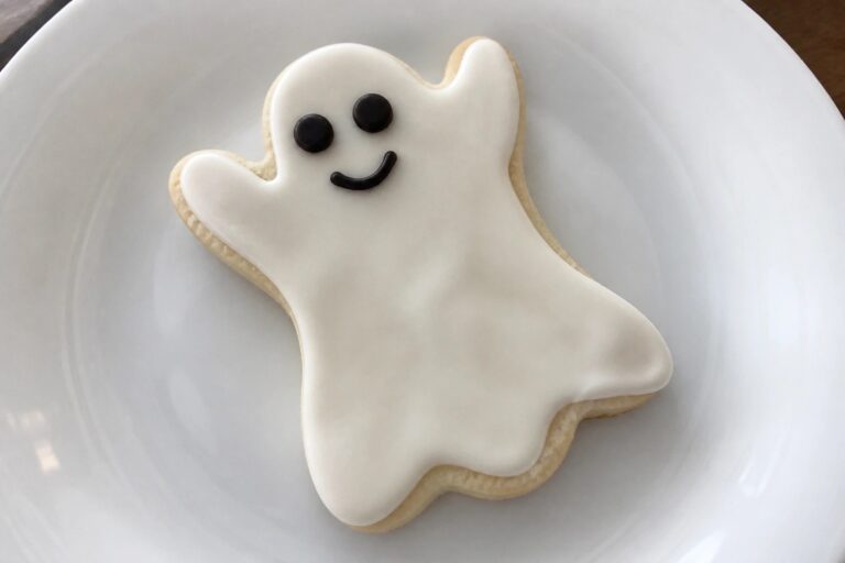 14 Kid-Friendly Halloween Potluck Ideas That Are Crowd-Pleasers