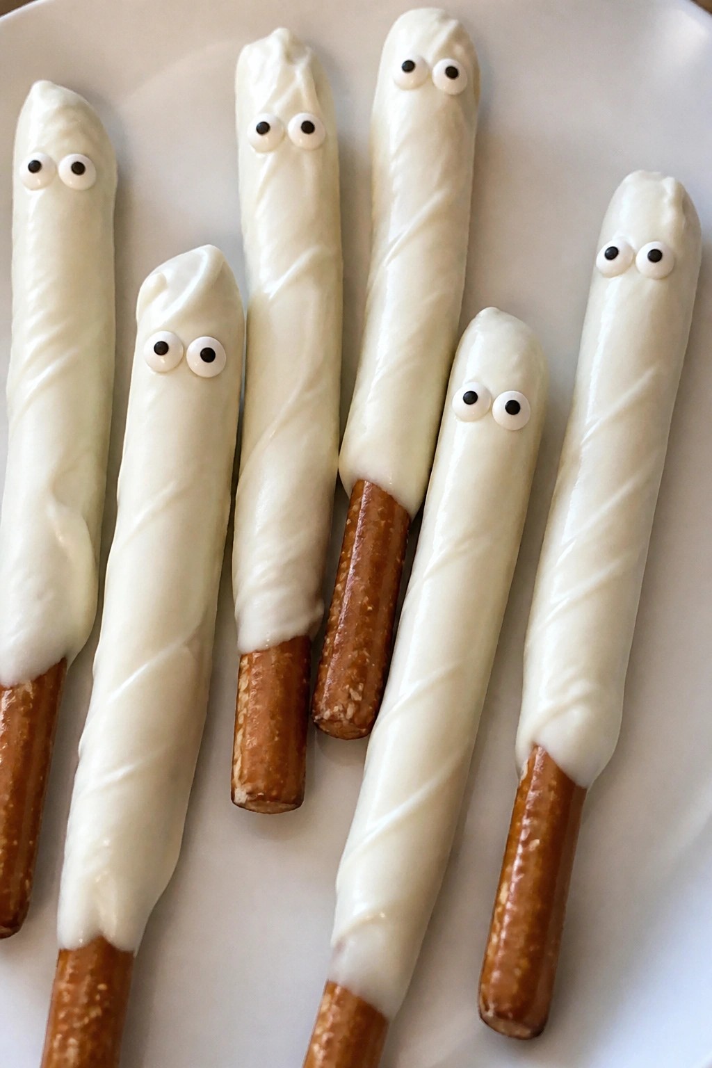Ghostly White Chocolate Pretzel Rods