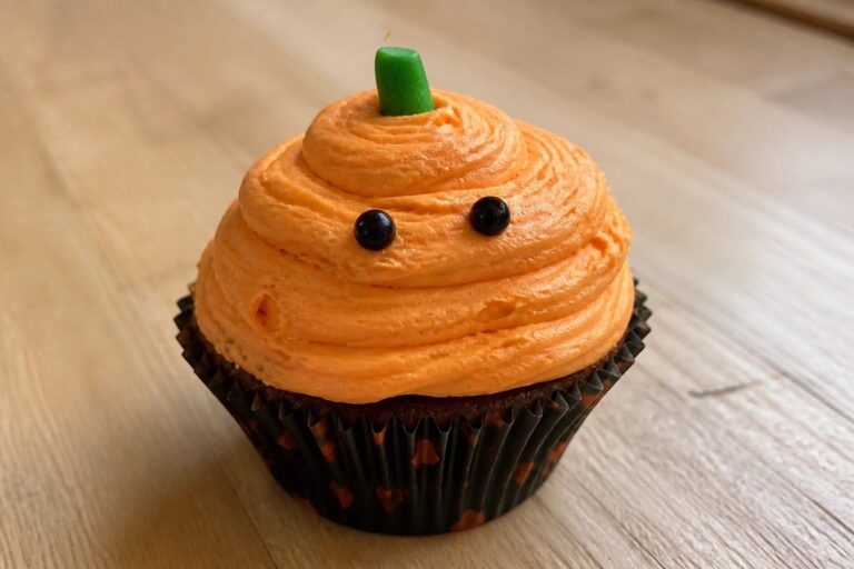 15 Cute Halloween Cupcake Ideas Everyone Will Love